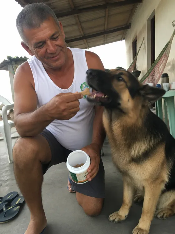 Foto do Sérgio com o Rambo